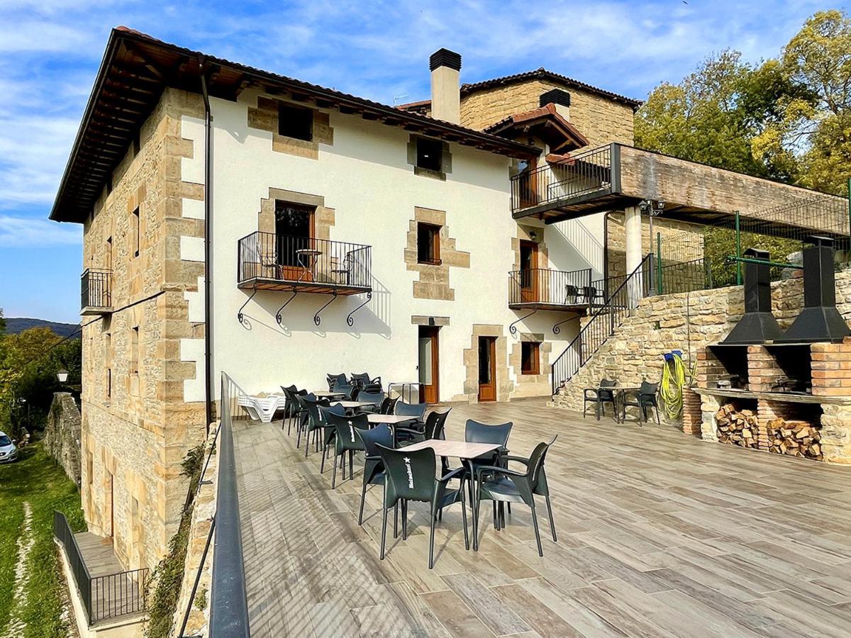 Palacio De Aralar Grande Familias Oskotz